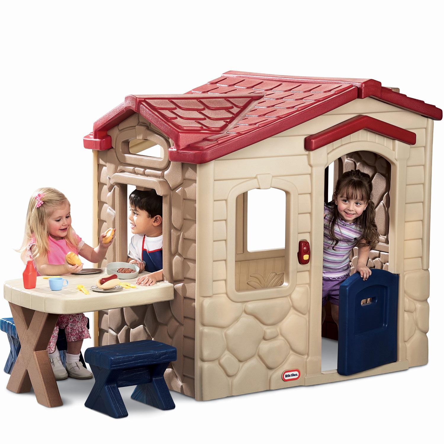 Little Tikes Picnic on the Patio Playhouse | Little Tikes