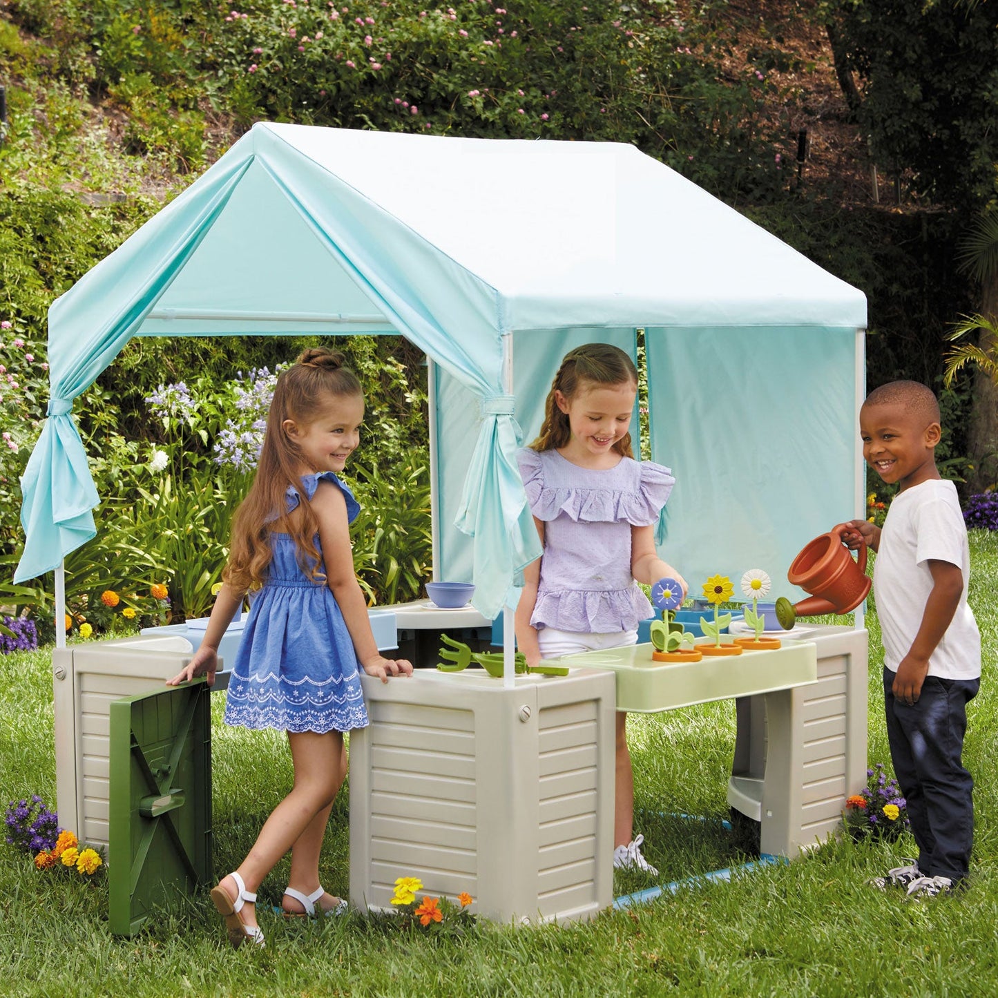 Little Tikes Backyard Bungalow Outdoor Playhouse | Little Tikes