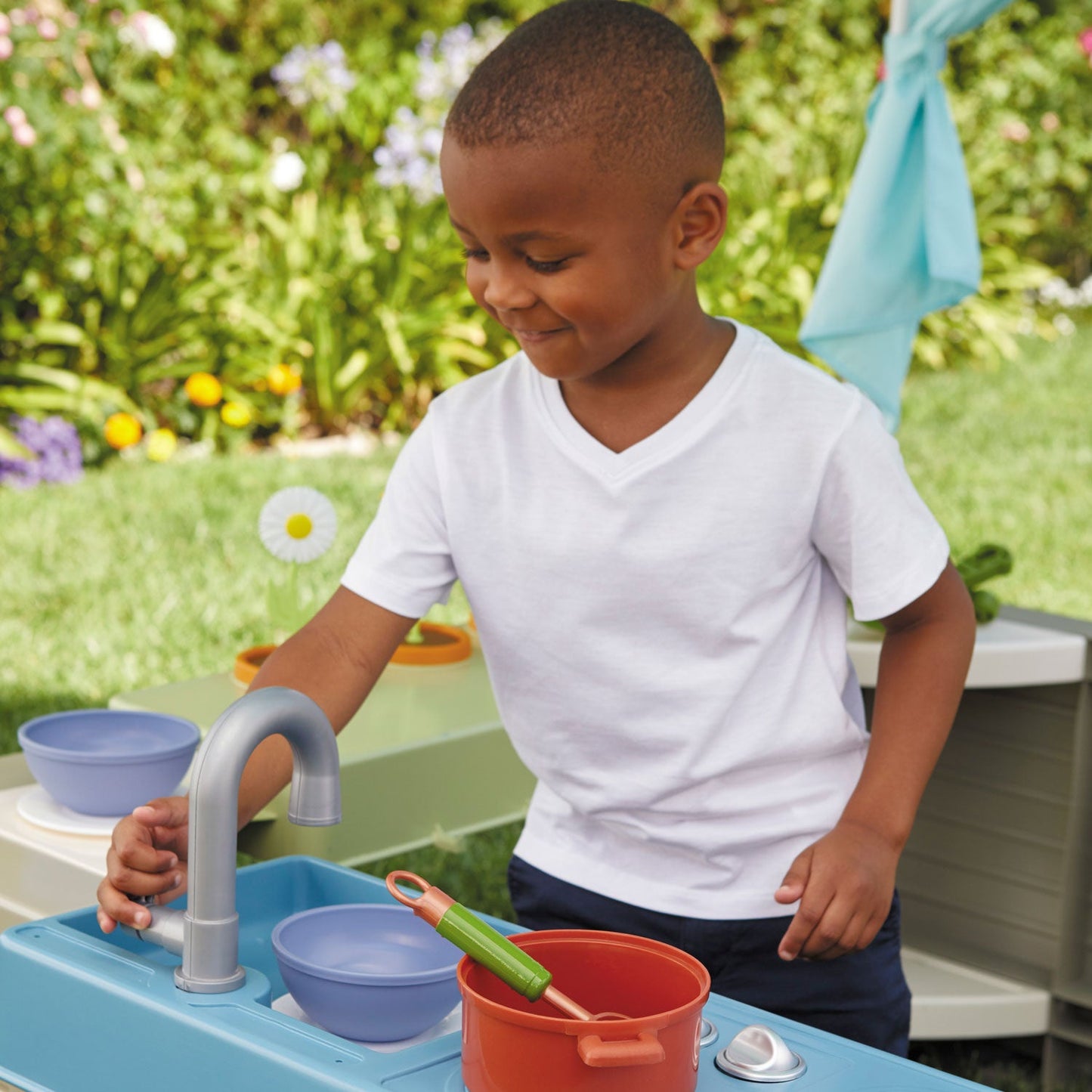 Little Tikes Backyard Bungalow Outdoor Playhouse | Little Tikes