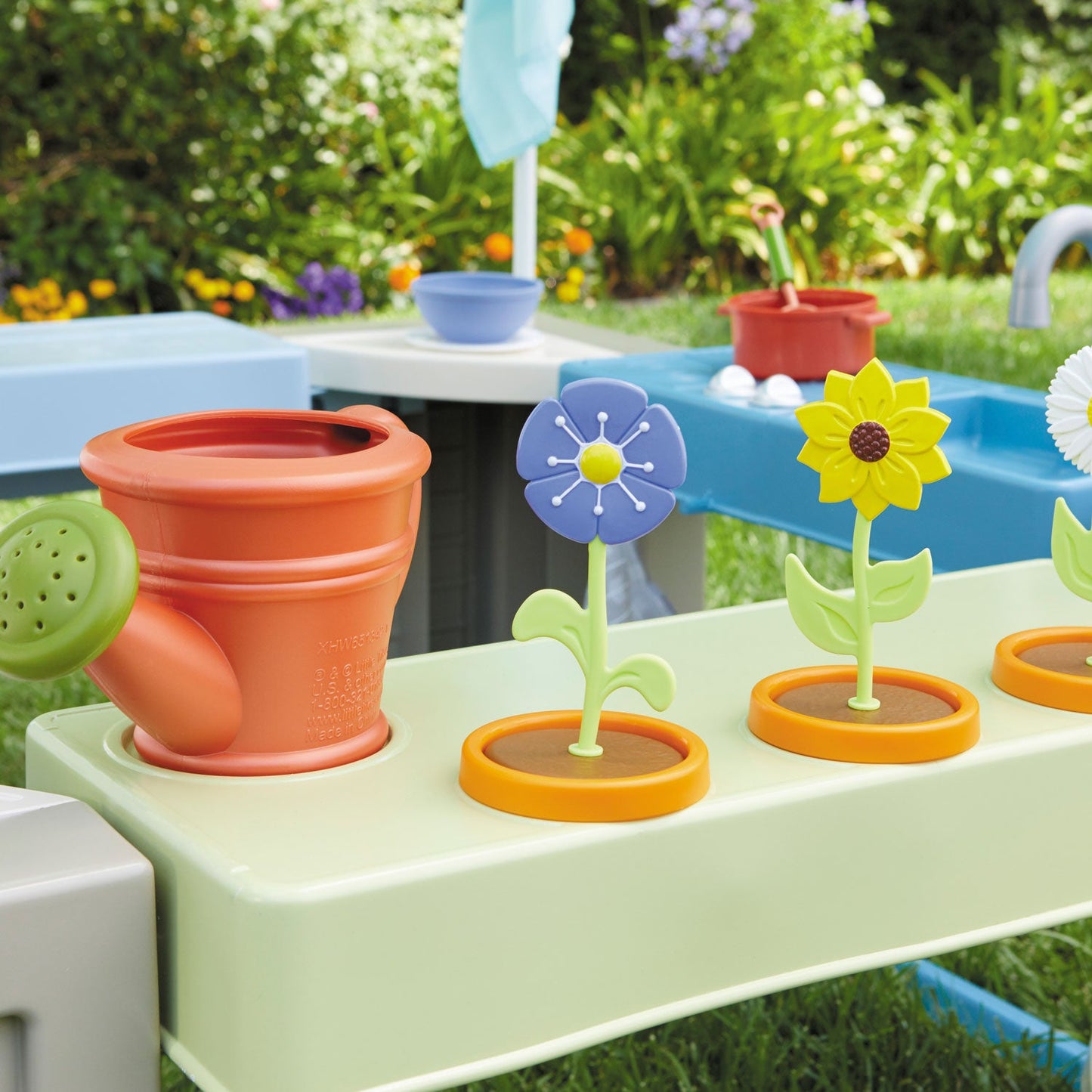 Little Tikes Backyard Bungalow Outdoor Playhouse | Little Tikes
