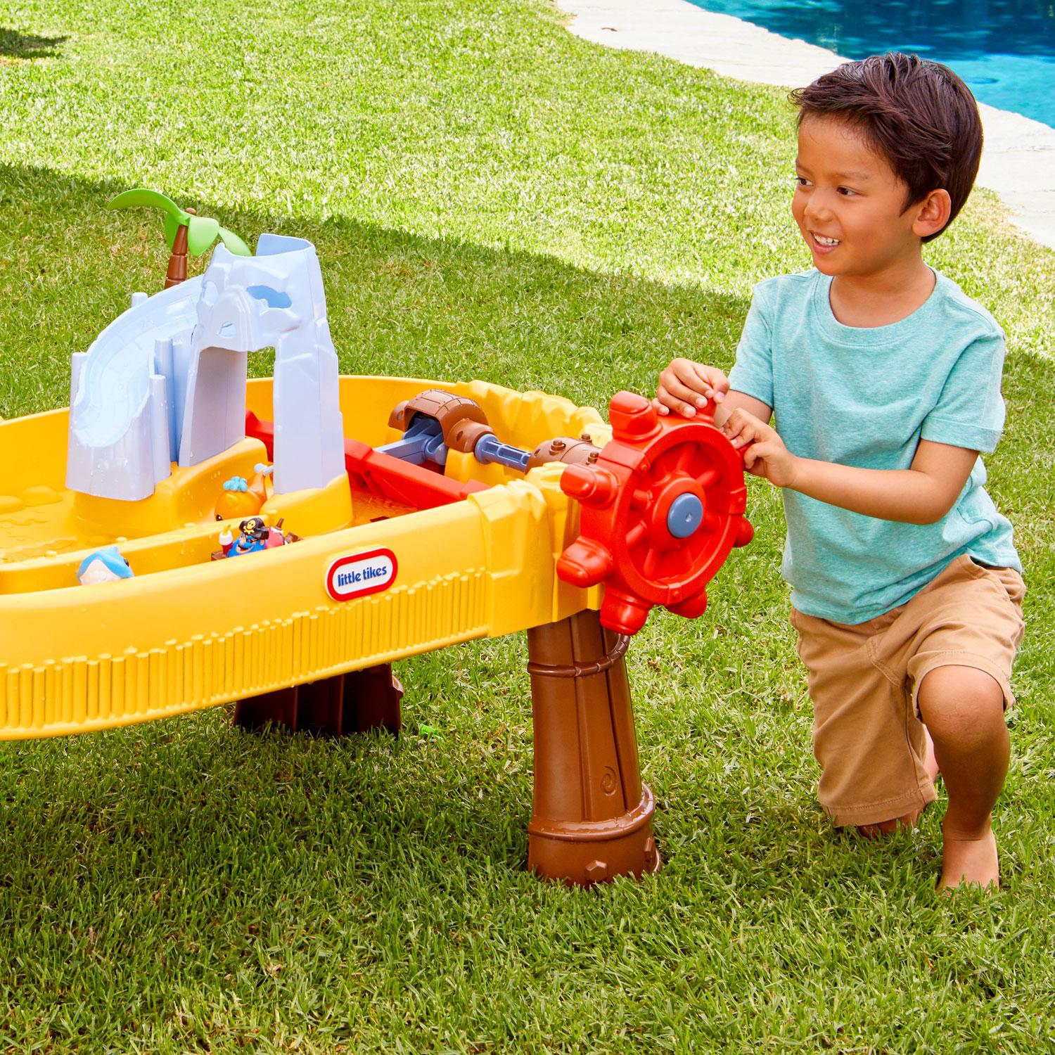 Little Tikes Island Wavemaker Water Table | Little Tikes